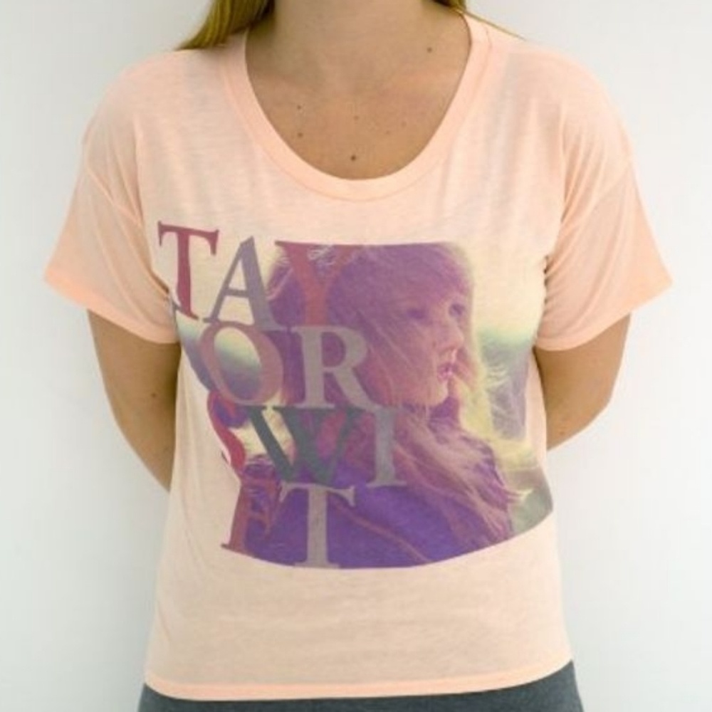 * Taylor Swift Fan Windswept Style Red Short Sleeve Peach Purple Top Graphic Tee